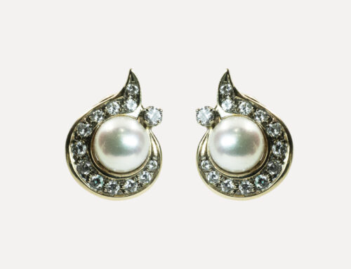 18kt gold earrings with brilliant cut diamonds and japanese cultured pearls